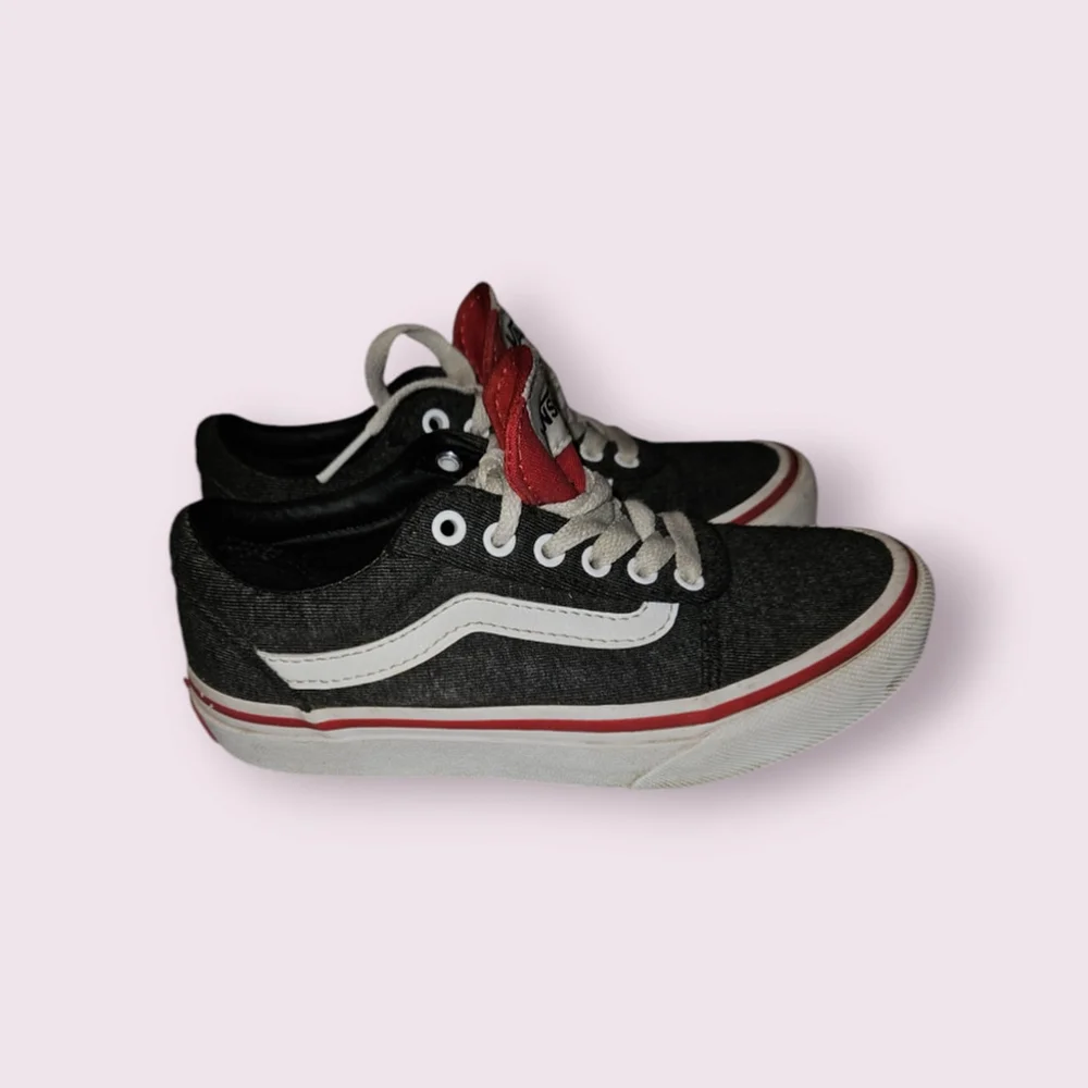 Vans Off the Wall Sneakers Boys size 12 Black White